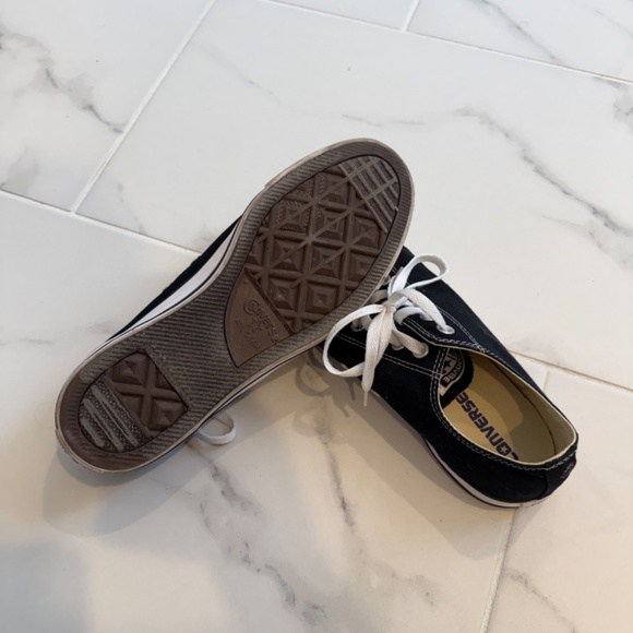 Black Converse Chucks - Size 9 - Picture 2 of 3